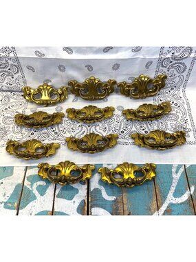 VTG Canada Chippendale-style brass batwing drawer pulls 11 Pieces CP3047